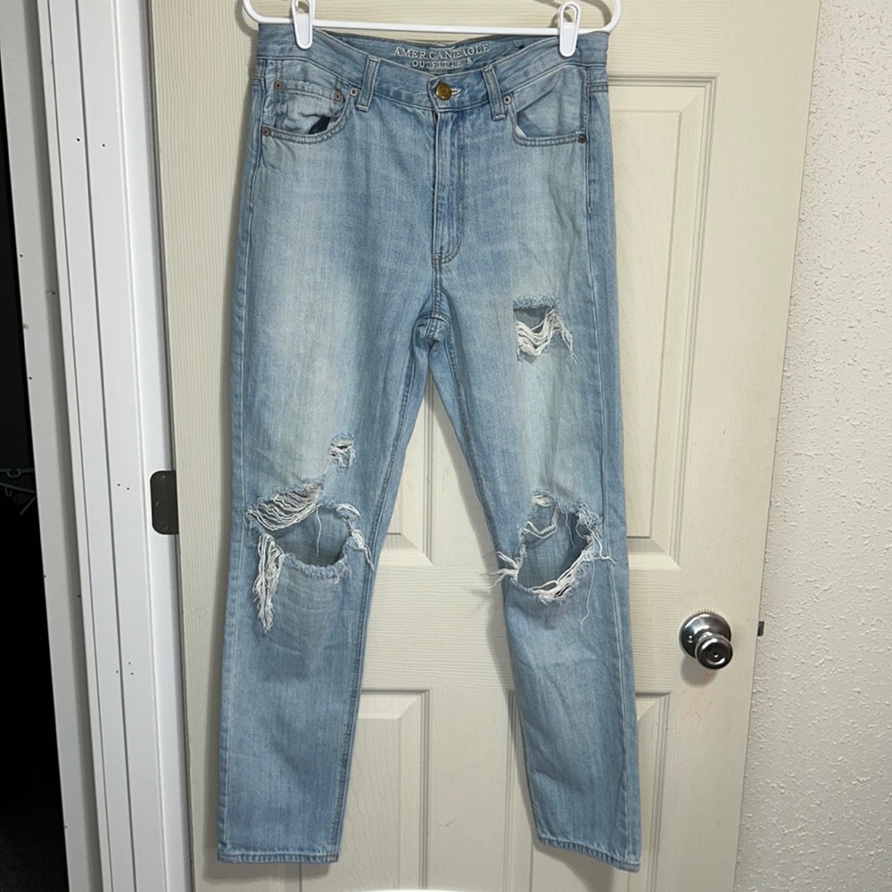 American Eagle vintage hi-rise jeans distressed light washed  Size 10 X-long